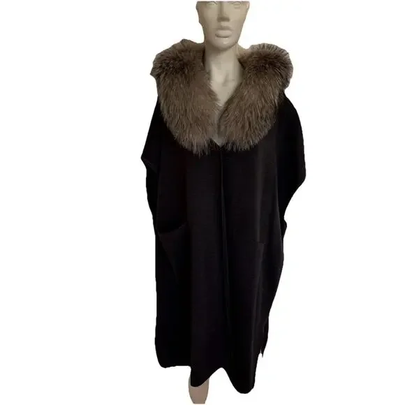 St. John poncho cape with fur collar size Medium NWT - Picture 10 of 16